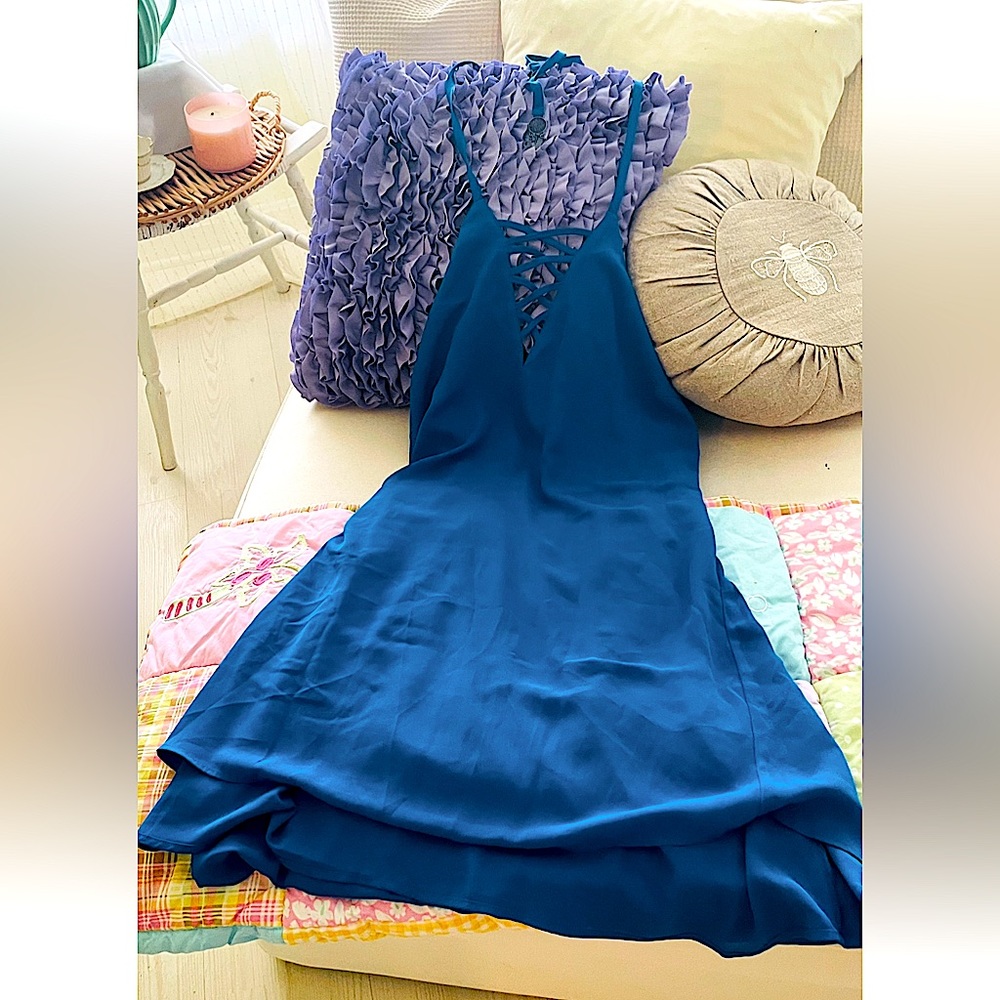 Sapphire blue -lace front -halter. High low midi-Never been worn . Med-large